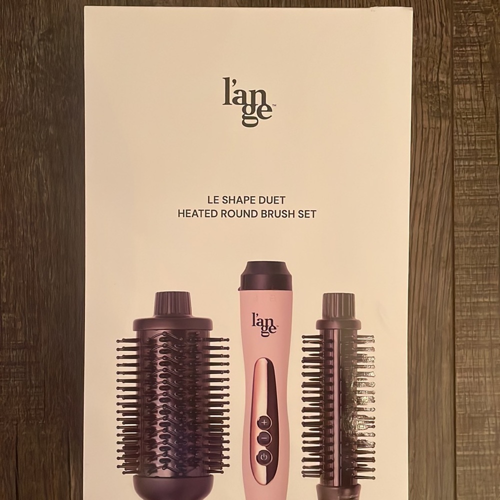 L’ange LE SHAPE DUET HEATED ROUND BRUSH.